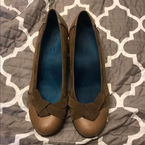 Vionic orthoheel wedges size 8